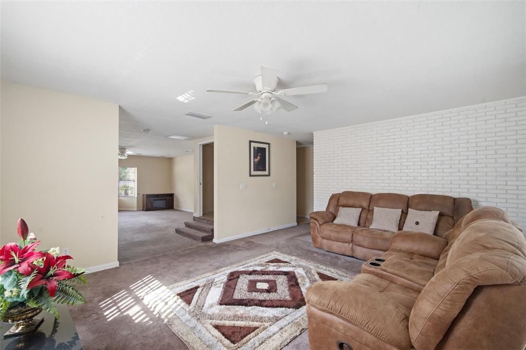 Active With Contract: $240,000 (3 beds, 2 baths, 1890 Square Feet)