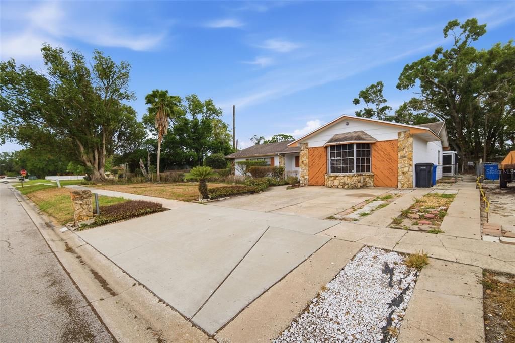 Active With Contract: $240,000 (3 beds, 2 baths, 1890 Square Feet)