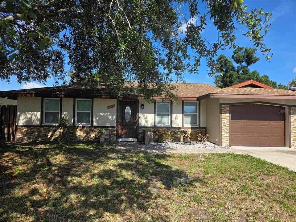For Sale: $450,000 (3 beds, 2 baths, 1300 Square Feet)