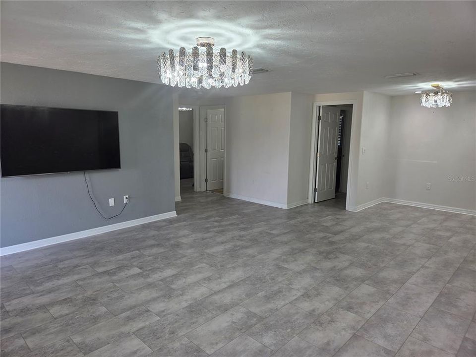 For Sale: $450,000 (3 beds, 2 baths, 1300 Square Feet)