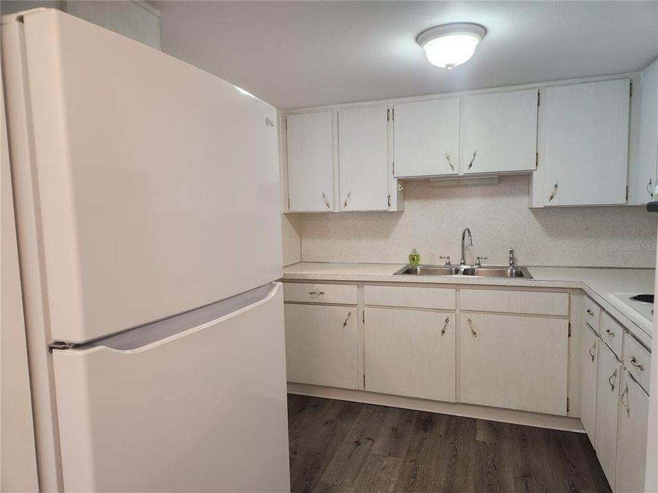 For Rent: $1,200 (1 beds, 1 baths, 825 Square Feet)
