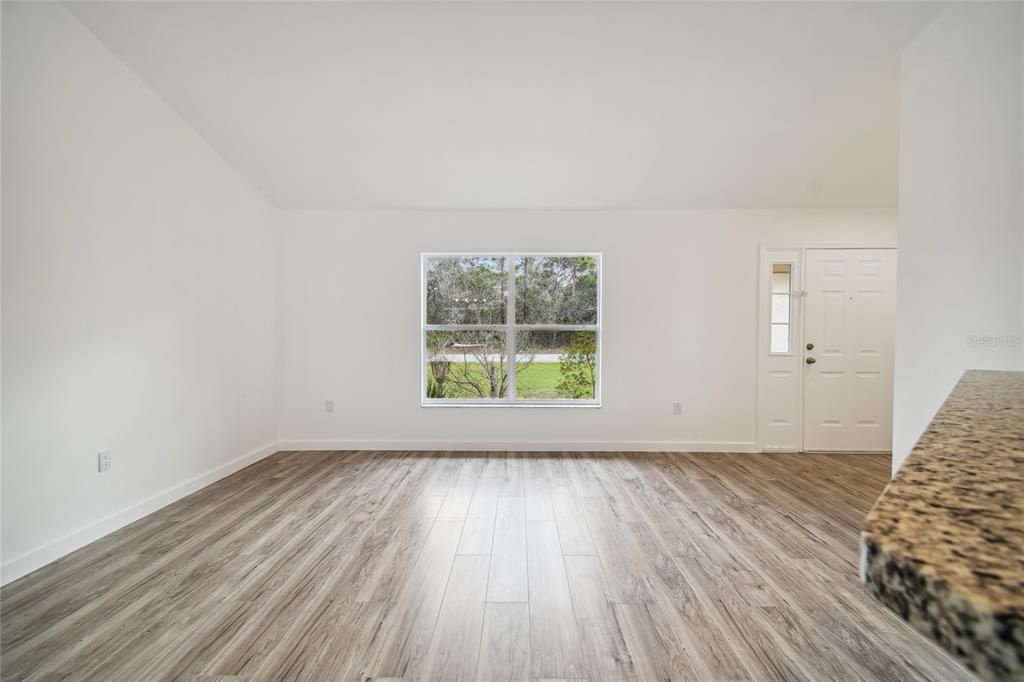 En Venta: $365,000 (3 camas, 2 baños, 1376 Pies cuadrados)