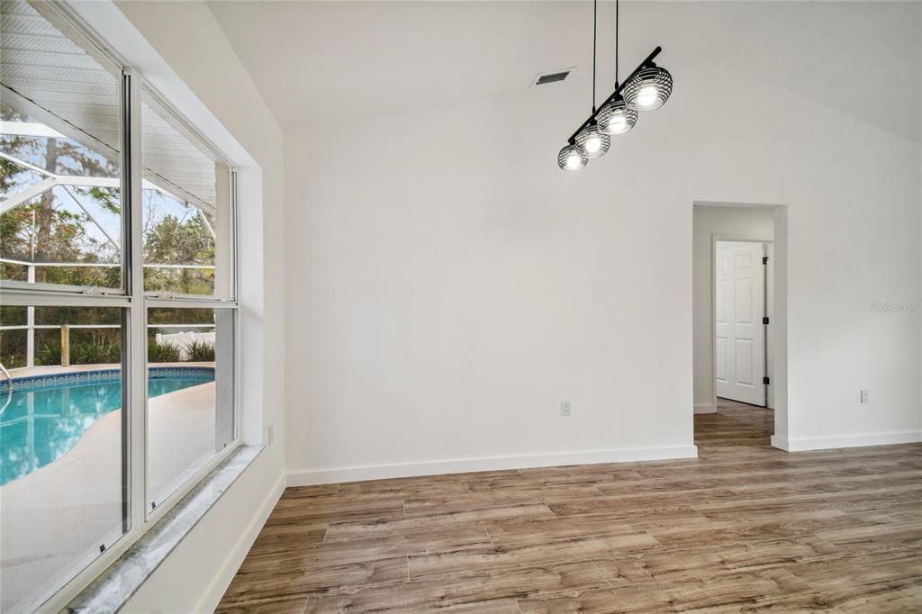 En Venta: $365,000 (3 camas, 2 baños, 1376 Pies cuadrados)