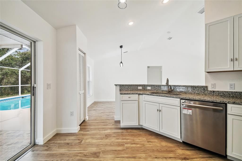 En Venta: $365,000 (3 camas, 2 baños, 1376 Pies cuadrados)