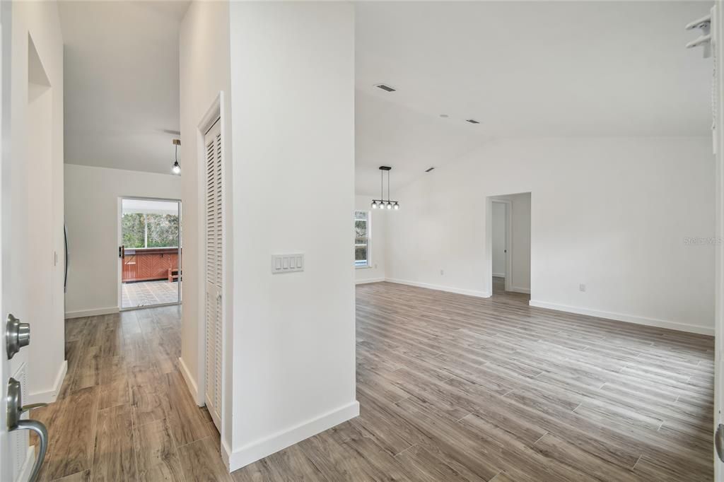 En Venta: $365,000 (3 camas, 2 baños, 1376 Pies cuadrados)