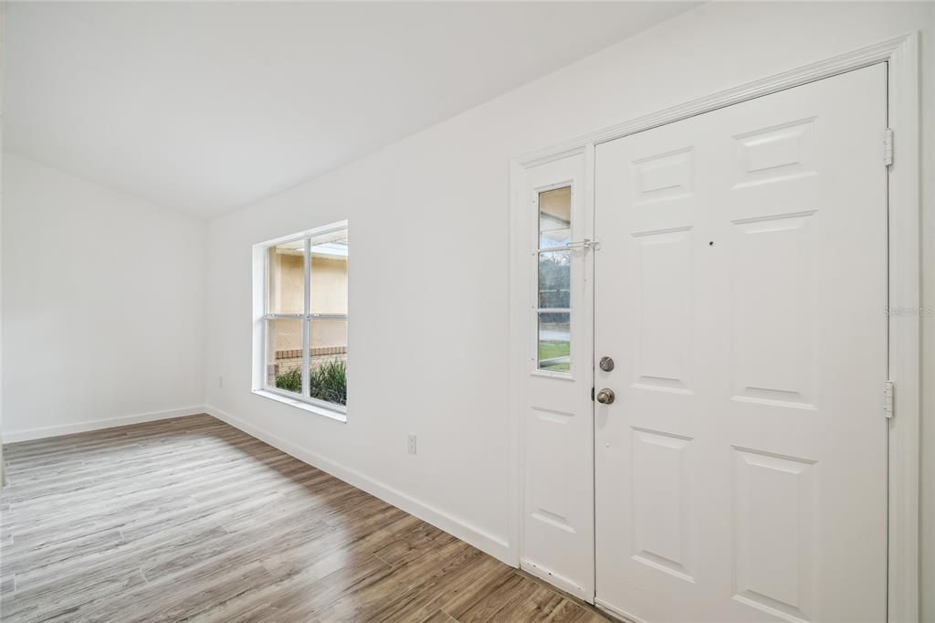 En Venta: $365,000 (3 camas, 2 baños, 1376 Pies cuadrados)