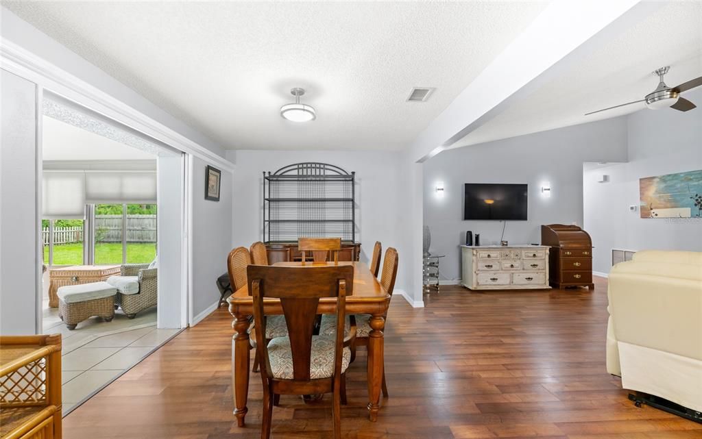For Sale: $289,900 (3 beds, 2 baths, 1568 Square Feet)