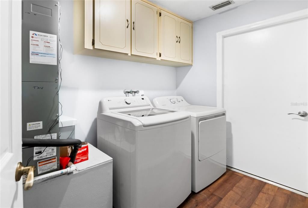 For Sale: $289,900 (3 beds, 2 baths, 1568 Square Feet)