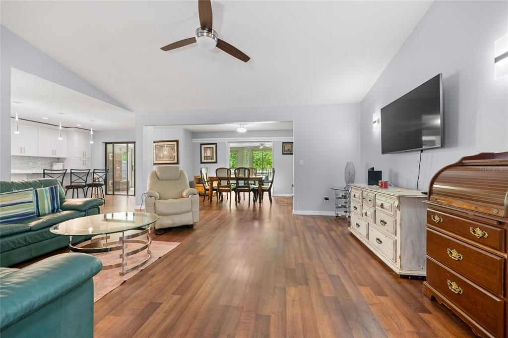 For Sale: $289,900 (3 beds, 2 baths, 1568 Square Feet)