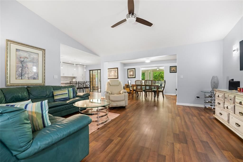For Sale: $289,900 (3 beds, 2 baths, 1568 Square Feet)