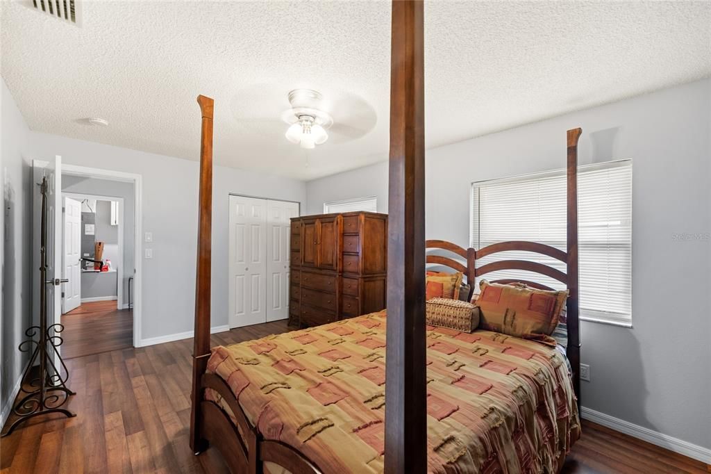 For Sale: $289,900 (3 beds, 2 baths, 1568 Square Feet)