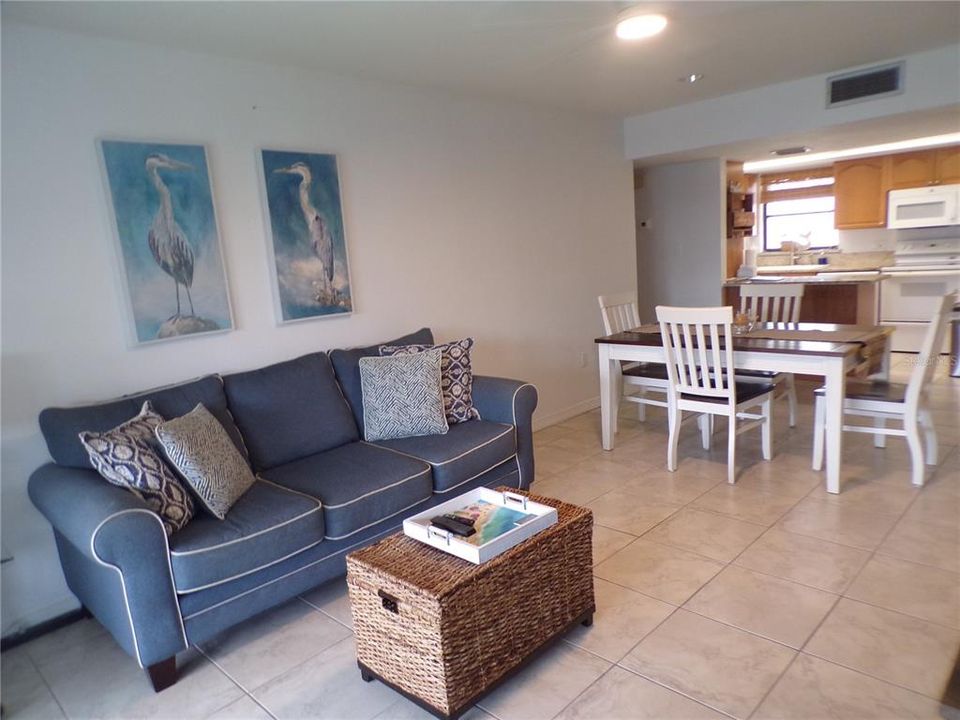 For Rent: $1,800 (2 beds, 2 baths, 1049 Square Feet)