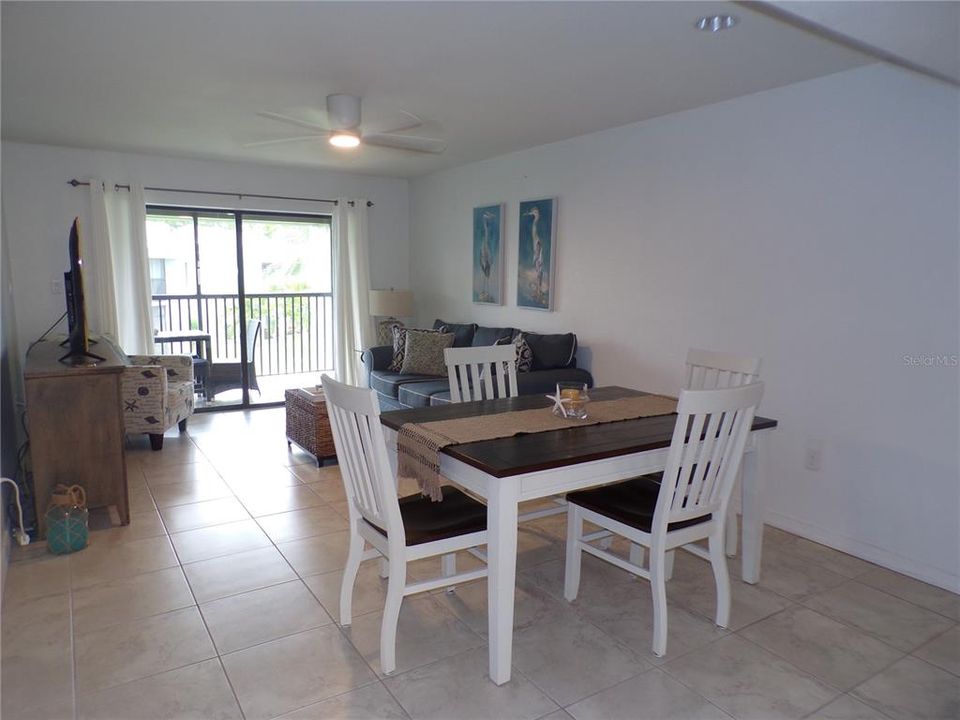 For Rent: $1,800 (2 beds, 2 baths, 1049 Square Feet)