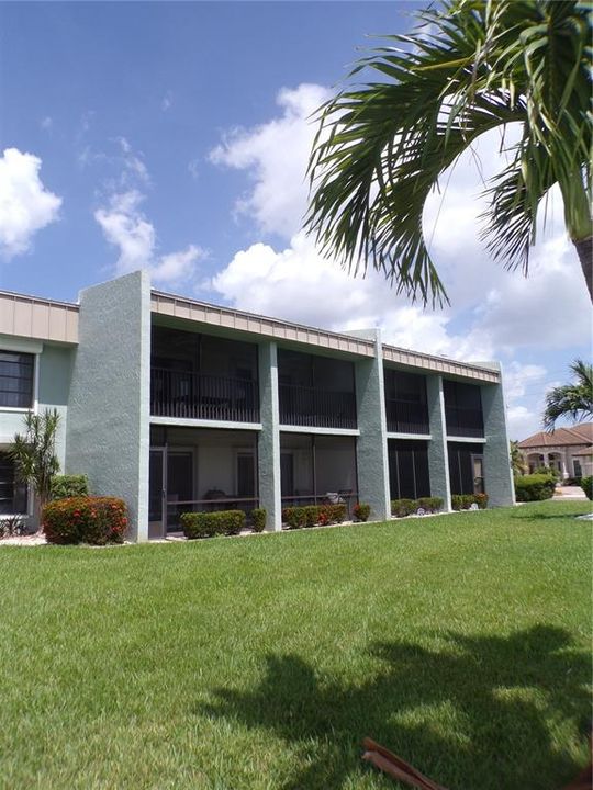 For Rent: $1,800 (2 beds, 2 baths, 1049 Square Feet)