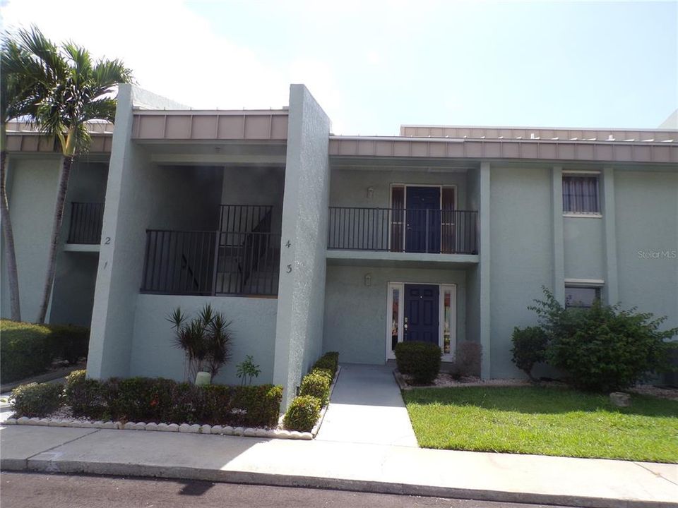 For Rent: $1,800 (2 beds, 2 baths, 1049 Square Feet)