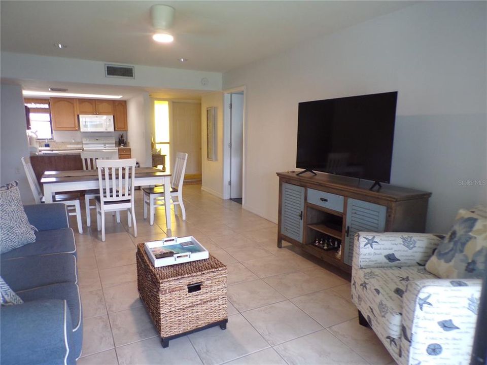 For Rent: $1,800 (2 beds, 2 baths, 1049 Square Feet)