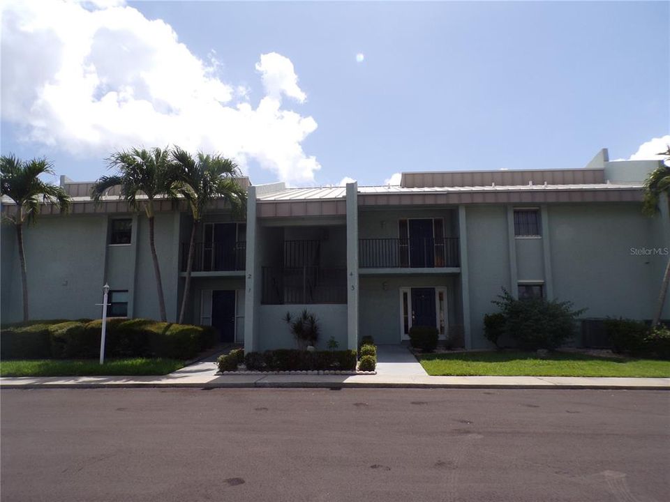 For Rent: $1,800 (2 beds, 2 baths, 1049 Square Feet)