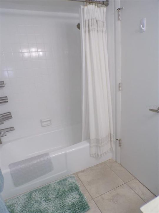 For Rent: $1,800 (2 beds, 2 baths, 1049 Square Feet)