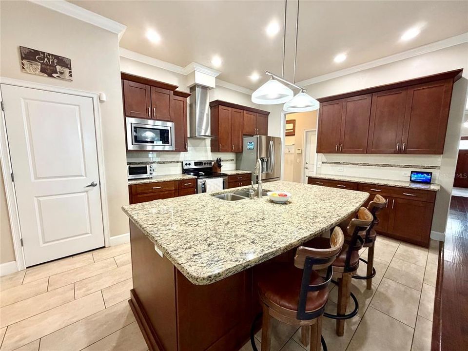 Active With Contract: $435,000 (3 beds, 3 baths, 2120 Square Feet)
