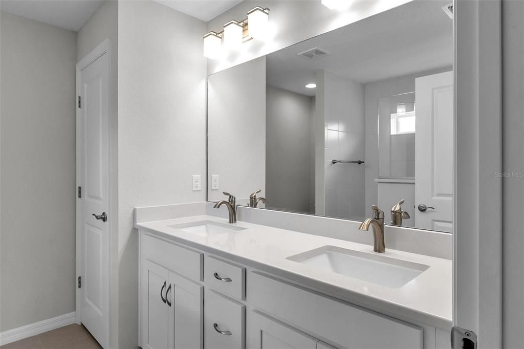 For Sale: $320,000 (3 beds, 2 baths, 1336 Square Feet)