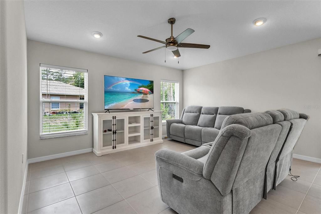 For Sale: $320,000 (3 beds, 2 baths, 1336 Square Feet)