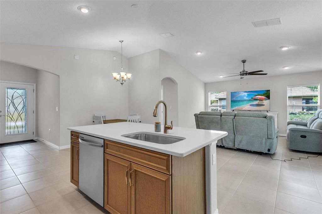 For Sale: $320,000 (3 beds, 2 baths, 1336 Square Feet)