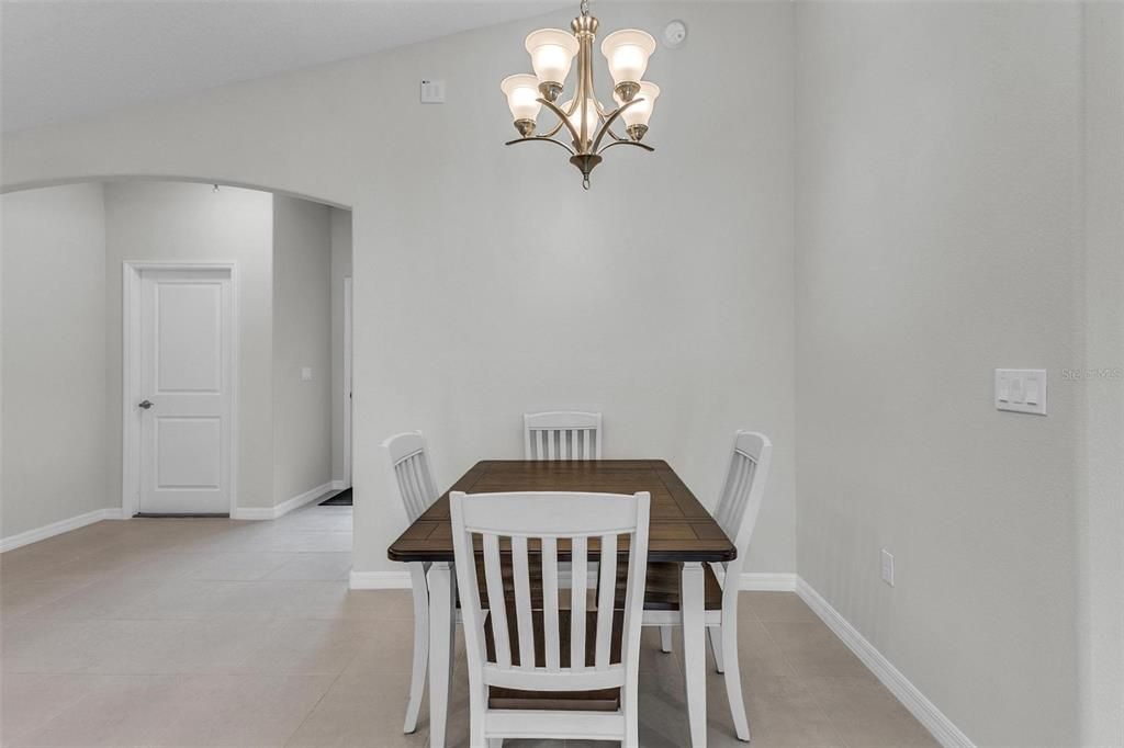 For Sale: $320,000 (3 beds, 2 baths, 1336 Square Feet)