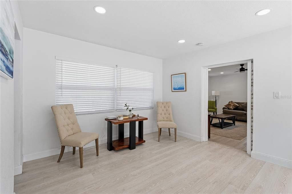 En Venta: $675,000 (4 camas, 2 baños, 2102 Pies cuadrados)