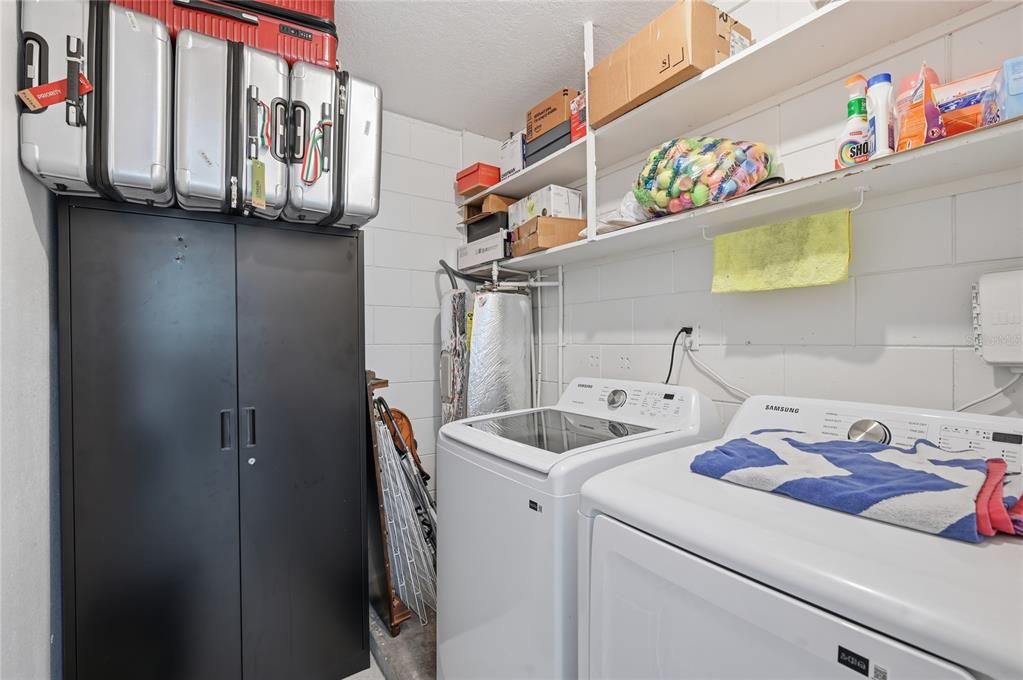 En Venta: $675,000 (4 camas, 2 baños, 2102 Pies cuadrados)