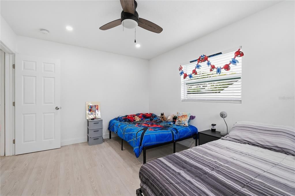 En Venta: $675,000 (4 camas, 2 baños, 2102 Pies cuadrados)