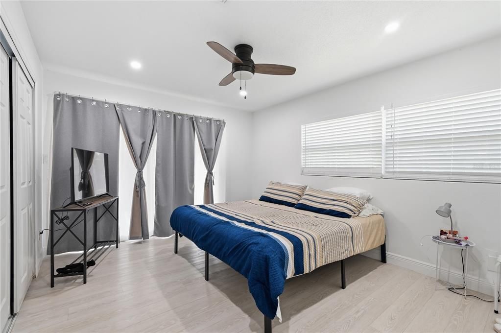 En Venta: $675,000 (4 camas, 2 baños, 2102 Pies cuadrados)