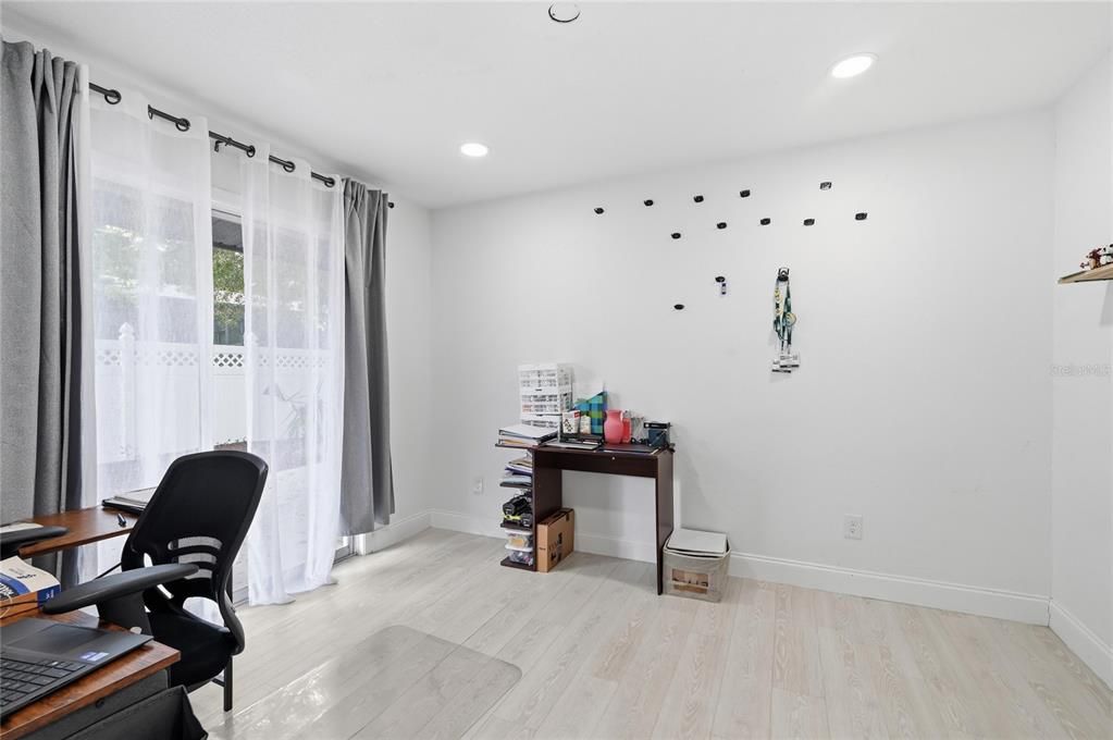 En Venta: $675,000 (4 camas, 2 baños, 2102 Pies cuadrados)