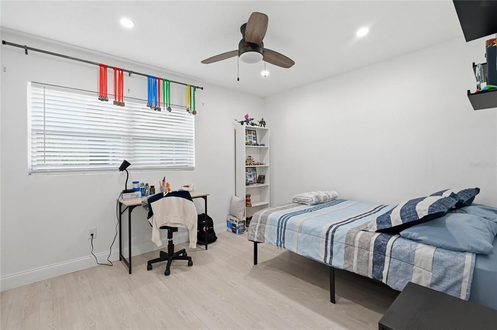 En Venta: $675,000 (4 camas, 2 baños, 2102 Pies cuadrados)