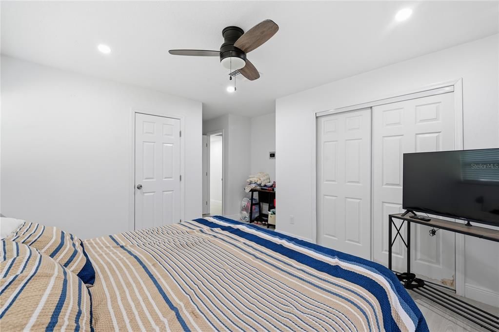 En Venta: $675,000 (4 camas, 2 baños, 2102 Pies cuadrados)