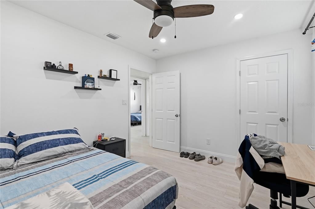 En Venta: $675,000 (4 camas, 2 baños, 2102 Pies cuadrados)