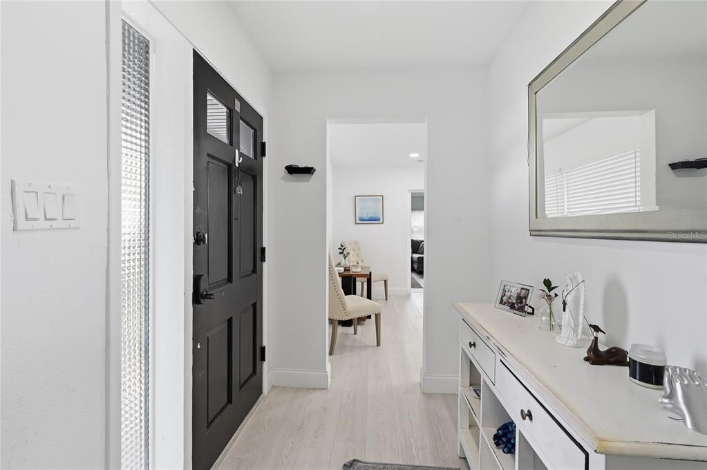 En Venta: $675,000 (4 camas, 2 baños, 2102 Pies cuadrados)