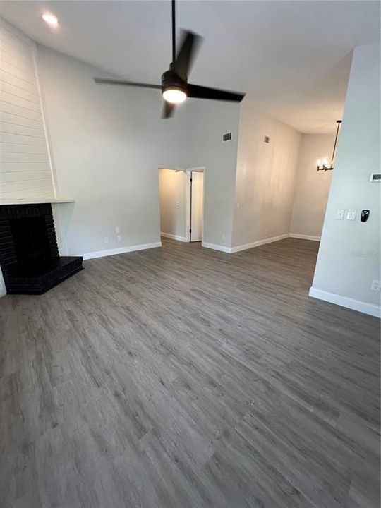 For Rent: $2,299 (3 beds, 1 baths, 1201 Square Feet)
