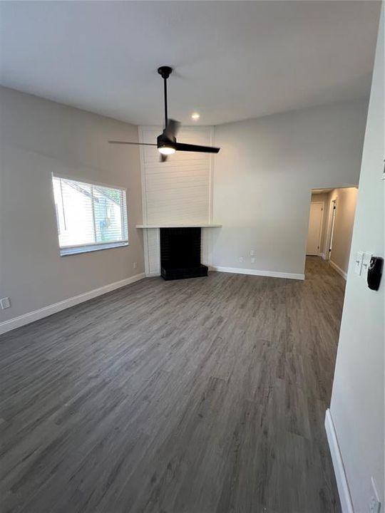 For Rent: $2,299 (3 beds, 1 baths, 1201 Square Feet)