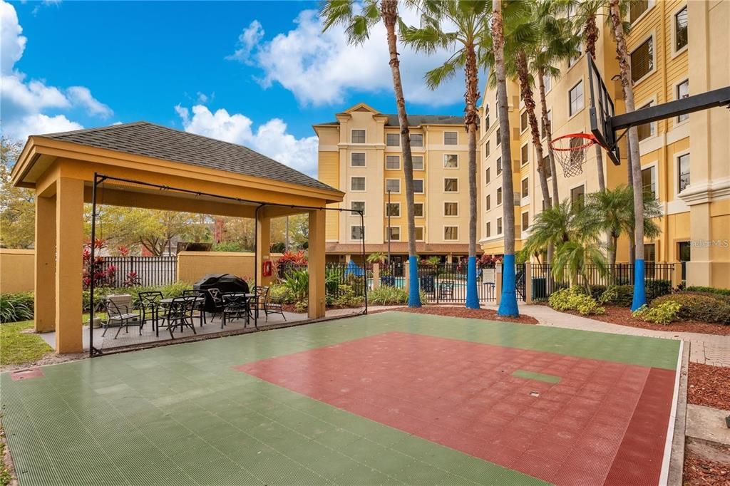 For Sale: $235,000 (2 beds, 2 baths, 795 Square Feet)