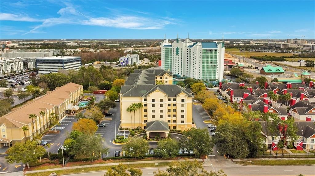 For Sale: $235,000 (2 beds, 2 baths, 795 Square Feet)