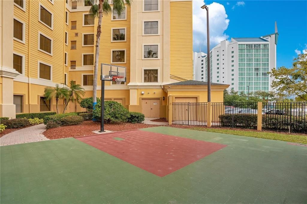 For Sale: $235,000 (2 beds, 2 baths, 795 Square Feet)