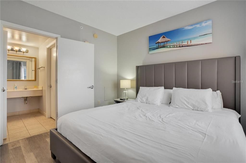 For Sale: $235,000 (2 beds, 2 baths, 795 Square Feet)