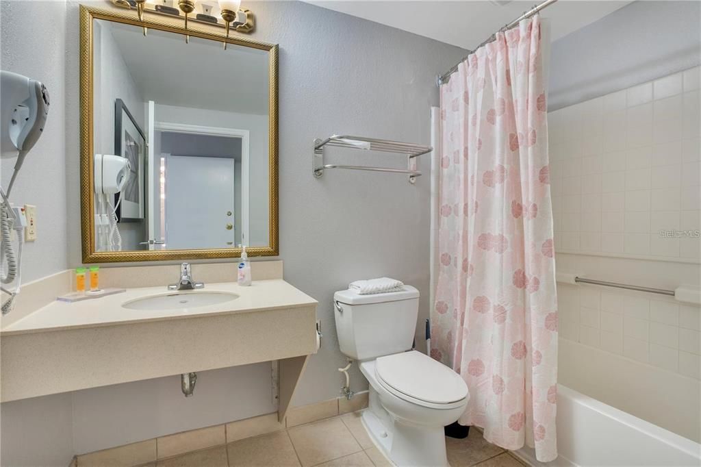For Sale: $235,000 (2 beds, 2 baths, 795 Square Feet)