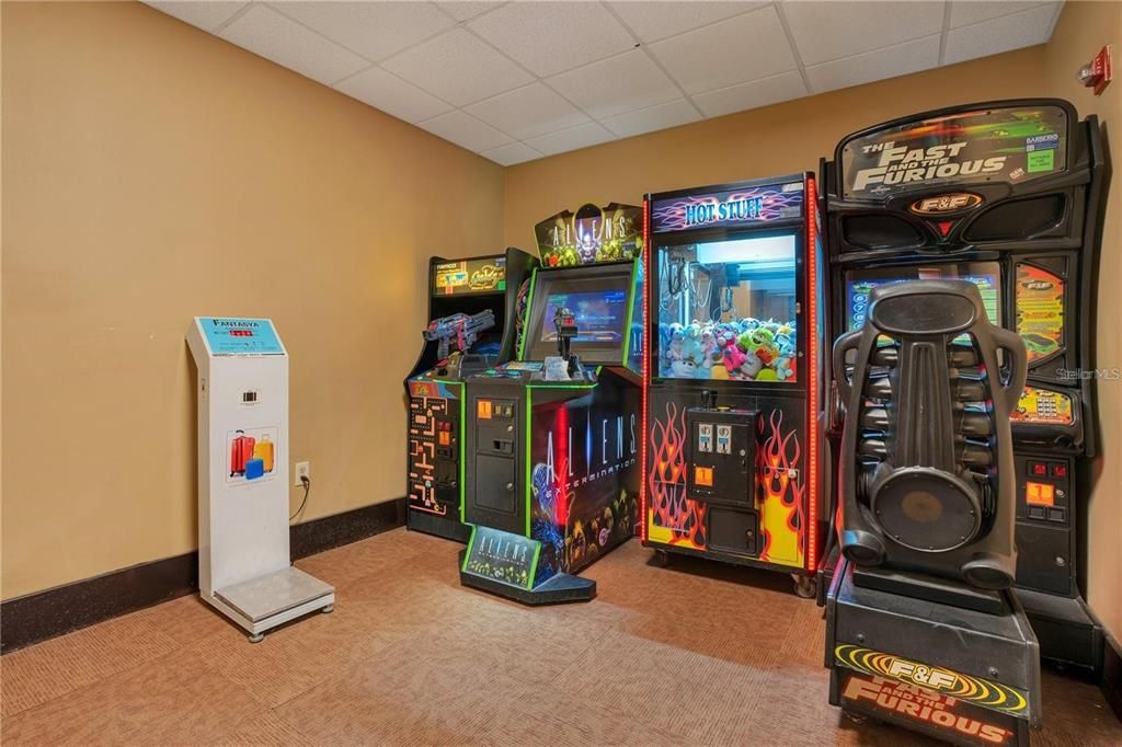 For Sale: $235,000 (2 beds, 2 baths, 795 Square Feet)