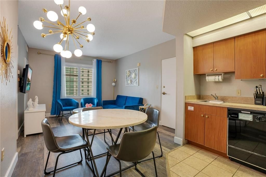 For Sale: $235,000 (2 beds, 2 baths, 795 Square Feet)