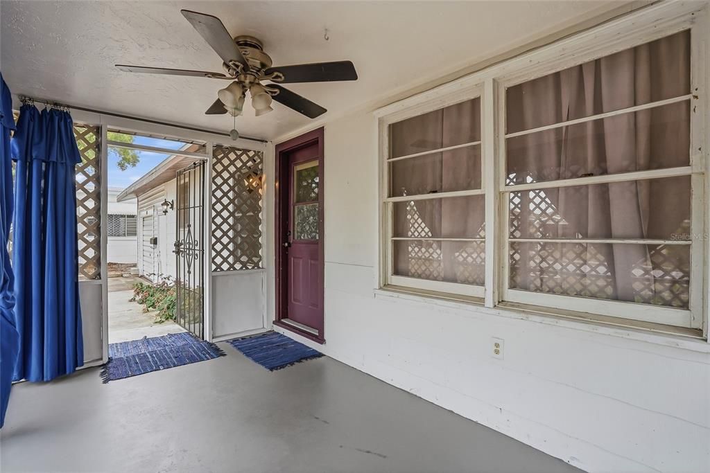 For Sale: $230,000 (2 beds, 1 baths, 910 Square Feet)