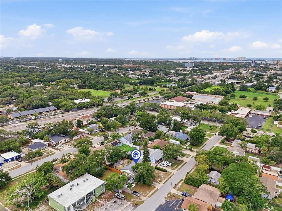 For Sale: $230,000 (2 beds, 1 baths, 910 Square Feet)