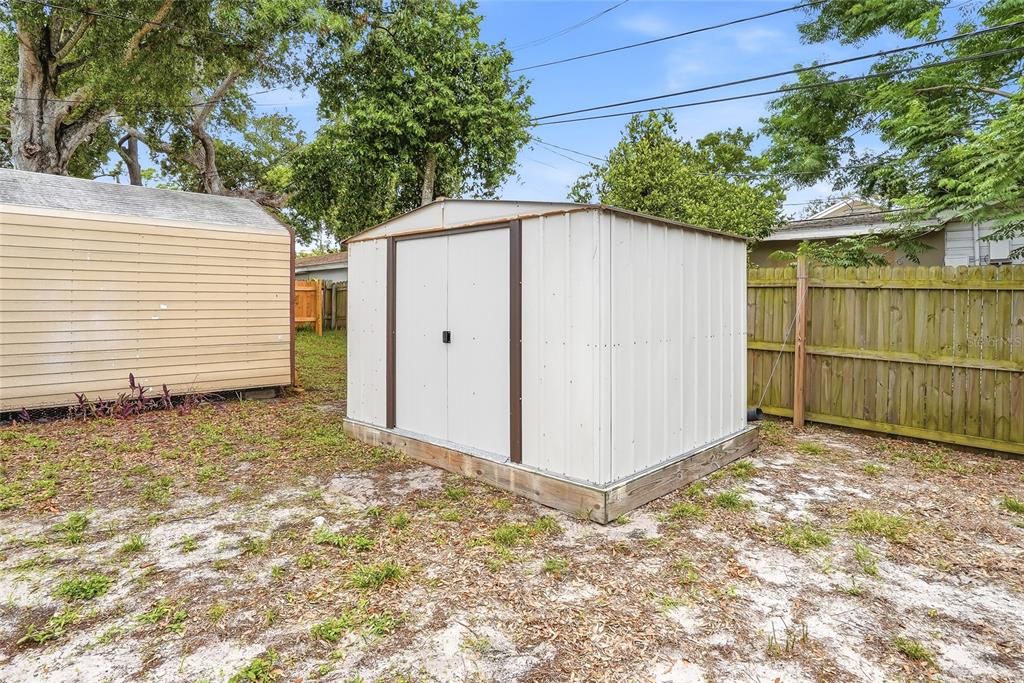 For Sale: $230,000 (2 beds, 1 baths, 910 Square Feet)