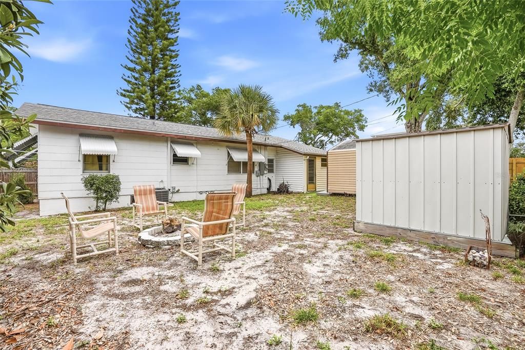 For Sale: $230,000 (2 beds, 1 baths, 910 Square Feet)