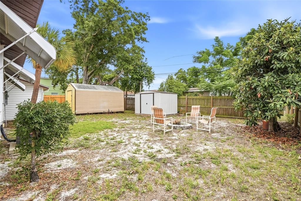 For Sale: $230,000 (2 beds, 1 baths, 910 Square Feet)